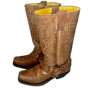 Frye Vintage Coral Embroidered Eagle Harness Boot, Size 6.